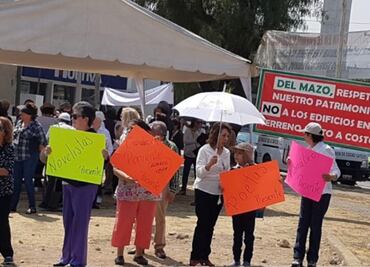 Vecinos de Satélite "clausuran" obra; acusan desaparición de tres calles