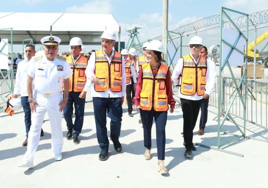Américo Villarreal acompañado de la secretaria de energía, Luz Elena González Escobar durante el evento. Foto: Especial