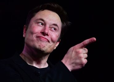 Elon Musk abre encuesta sobre Assange y Snowden en Twitter; votan por ‘perdonarlos’