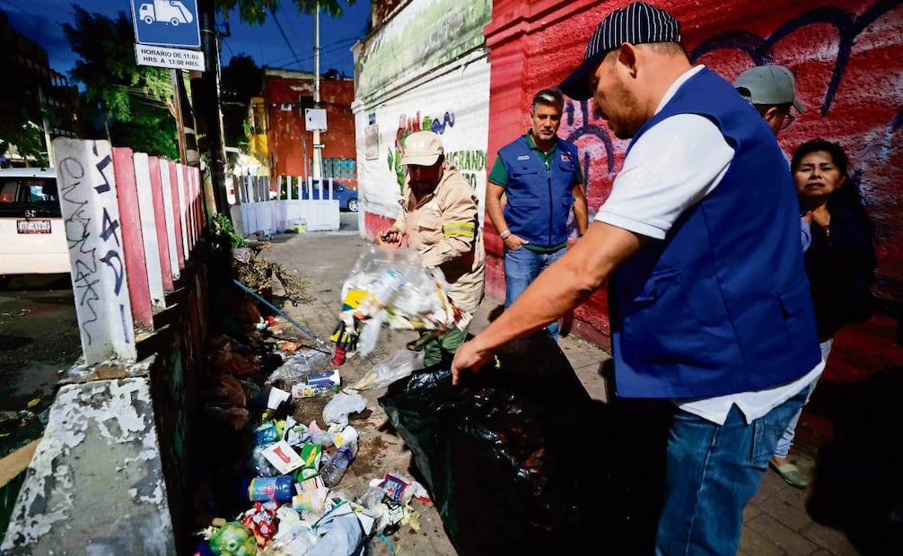 Durante la jornada de los t e co l ot es también se levantan los desechos que
se acumulan en tiraderos clandestinos. Foto: DIEGO SIMÓN SÁNCHEZ/EL UNIVERSAL