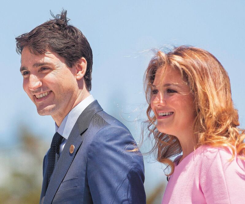 El primer ministro canadiense, Justin Trudeau, con su esposa, Sophie Gregoire, en junio de 2018. Ella dio positivo ayer de Covid-19. Foto: GEOFF ROBINS. AFP