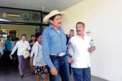 Policías asesinados no tenían contrato, acusan familiares