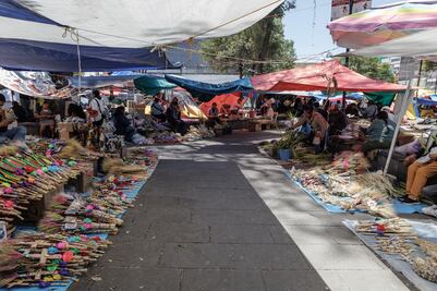 Sedeco informa que existen más de 3 mil comercios religiosos; "venta de artículos ha disminuido", afirman locatarios 