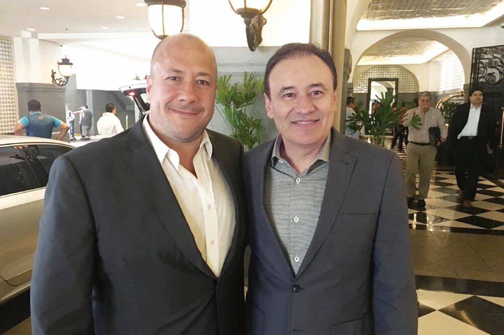 El gobernador electo de Jalisco por MC, Enrique Alfaro, colocó en su Twitter una imagen con su “viejo amigo” Durazo. (TOMADA DE TWITTER)