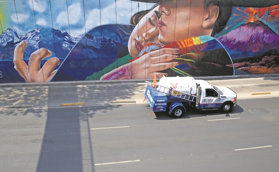 La avenida ha sido decorada con murales y han arreglado los camellones. Foto: Germán Espinosa. EL UNIVERSAL