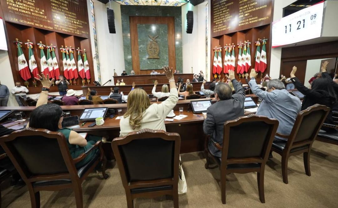 Congresos estatales aprueban Plan B de Claudia Sheinbaum; limitan número de regidores y sueldos electorales.
Foto: Especial.