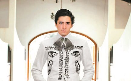 Alex Fernández, hijo de "El Potrillo", no quiere faltar al respeto al traje de charro