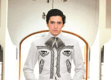 Alex Fernández, hijo de "El Potrillo", no quiere faltar al respeto al traje de charro