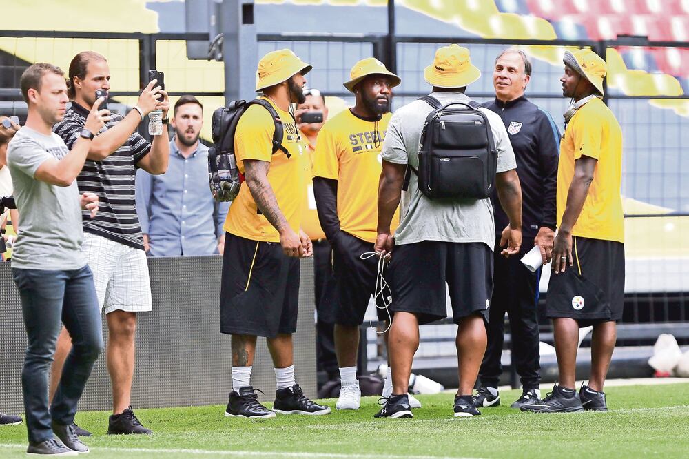 Bruce Arena también convivió con los Steelers en el Azteca. (ELOISA SANCHEZ DE ALBA. IMAGO7)