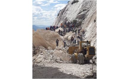 Confirman un muerto y 4 atrapados en derrumbe de mina en Hidalgo