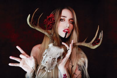Anna Fiori lleva las fases del duelo al metal