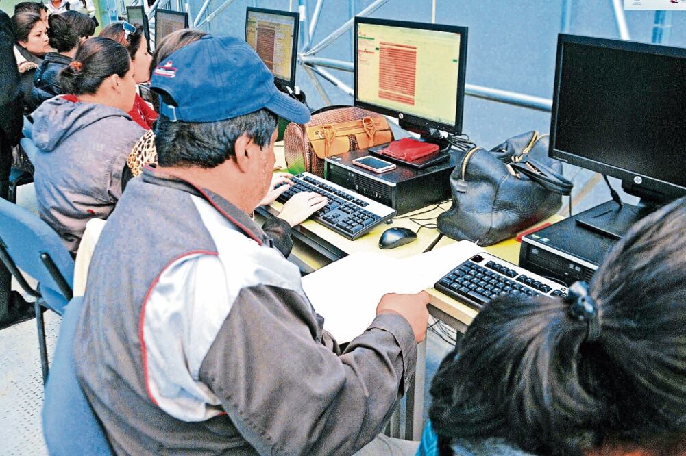 Entre las causas del bajo crecimiento en cuanto a penetración de internet, especialistas describen que hay razones regulatorias y de política pública. Foto: ARCHIVO EL UNIVERSAL