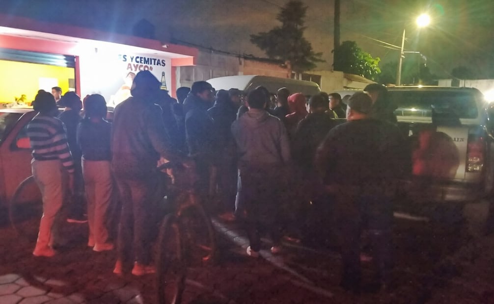 Muere hombre que presuntamente intentó asaltar unidad de transporte público en Tlaxcala; habría sido linchado.
Foto: Especial.