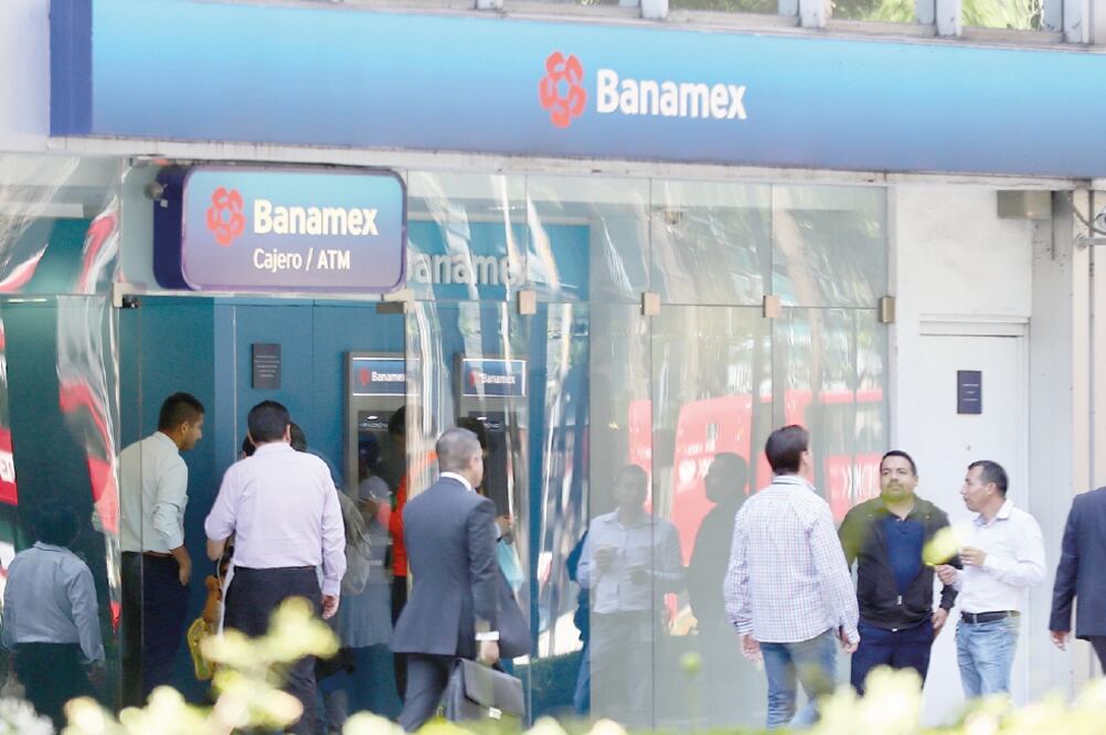 Ayer, los usuarios de CitiBanamex denunciaron atrasos. Al mediodía, el banco reportó que ya se había normalizado la operación. (LUCÍA GODÍNEZ. EL UNIVERSAL)