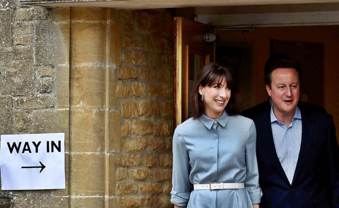 Cameron votó acompañado de su esposa Samantha (Foto: Reuters)