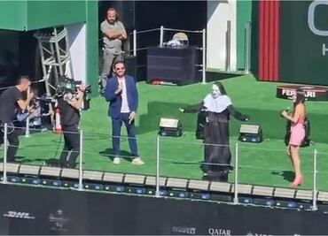 La popular Monja de la feria pone el ambiente en el GP de México con su espectacular aparición