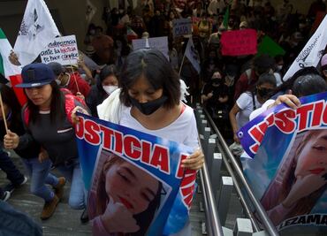 Familiares de víctimas de la Línea 12 presentan denuncia colectiva por daños ante la FGR