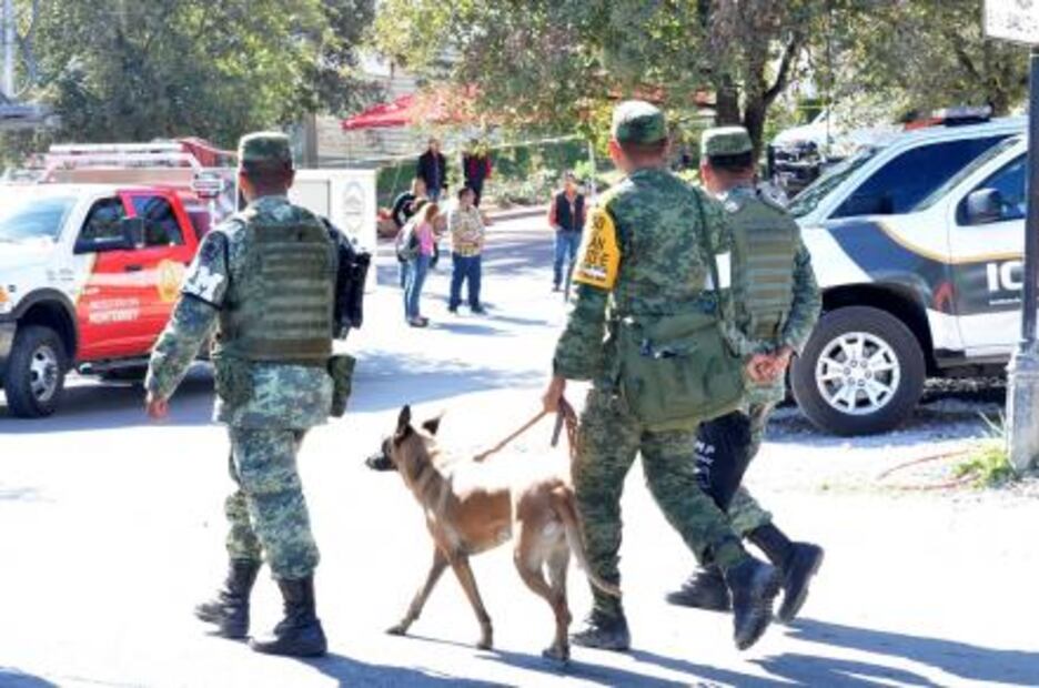 Continúan búsqueda de mujer desaparecida en derrumbe de Monterrey