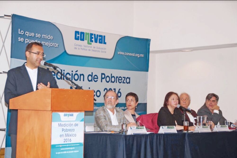 El Coneval presentó su informe anual en el que destaca que en el país viven 53 millones 418 mil personas en condiciones de pobreza (OBTURADOR MX)