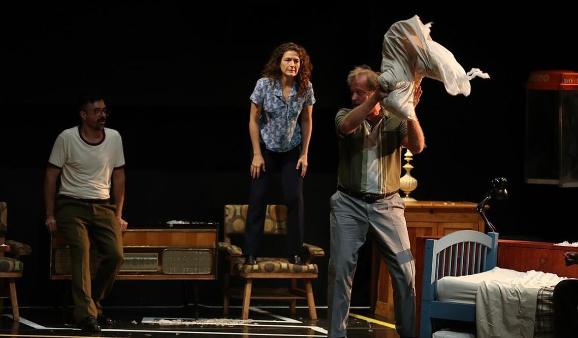 Obra "El salvaje Basada" en la novela de Guillermo Arriaga como parte del las actividades del Cervantino en el Teatro Principal. Fotos: Berenice Fregoso/EL UNIVERSAL.