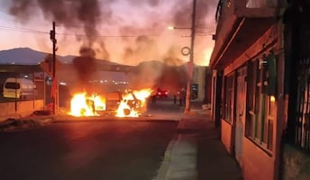 Incendian camioneta en la autopista México–Puebla a la altura de Ixtapaluca; sin heridos, abren investigación