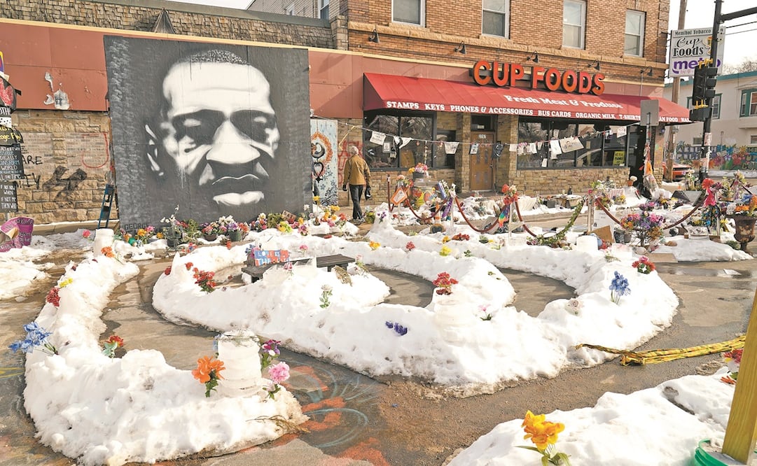 En Minneapolis se instaló un memorial a George Floyd. Foto: ARCHIVO AP