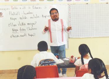 Maestros necesitan segundo empleo