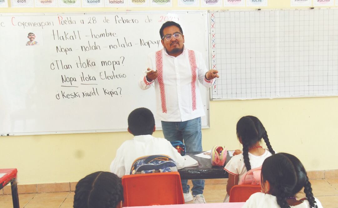 Los bajos salarios obligan a los maestros a buscar un segundo ingreso por medio de actividades diferentes a la labor magisterial. Archivo El Universal