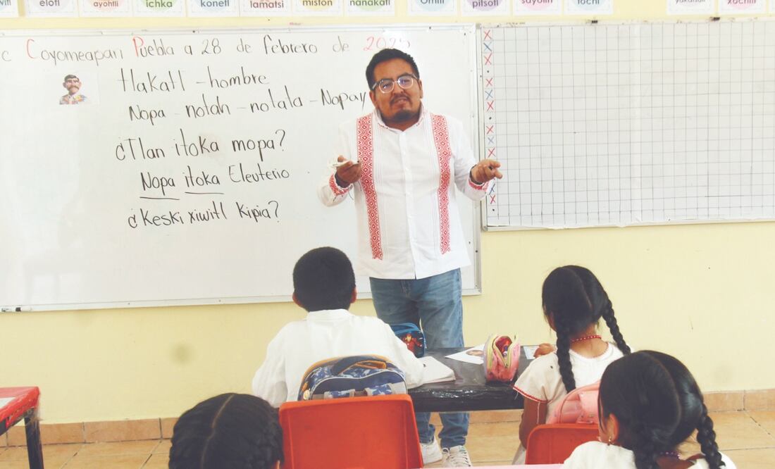 Los bajos salarios obligan a los maestros a buscar un segundo ingreso por medio de actividades diferentes a la labor magisterial. Archivo El Universal