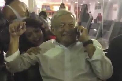 AMLO llama a marido de mujer que se encontró en aeropuerto