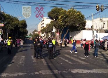 Manifestantes bloquean Lorenzo Boturini en la Venustiano Carranza