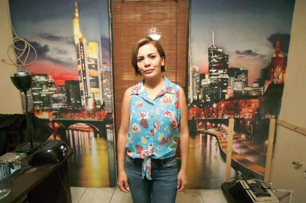 La antigua maestra de la estancia infantil montó un salón de belleza en su casa pues ya no quiso ni pudo trabajar con niños (LUIS CORTÉS)