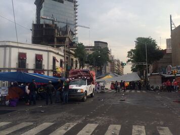 Plantón de maestros afecta circulación en Bucareli