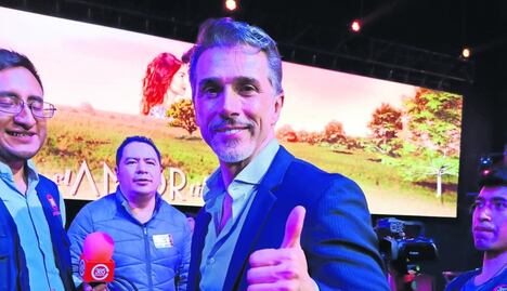 "Me han querido tumbar, pero sigo firme": Sergio Mayer