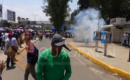 Lanzan gas lacrimógeno a maestros en Oaxaca