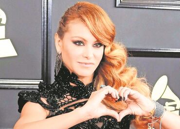 Paulina Rubio manda saludos a Thalía y ofrece pequeño recital virtual