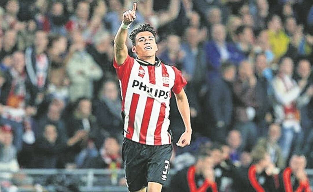 Héctor consolidó en par de ocasiones sobre el Roda, de la Liga holandesa (AFP)