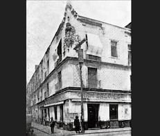 Dos cantinas en el axis mundi 