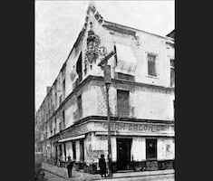 Dos cantinas en el axis mundi 