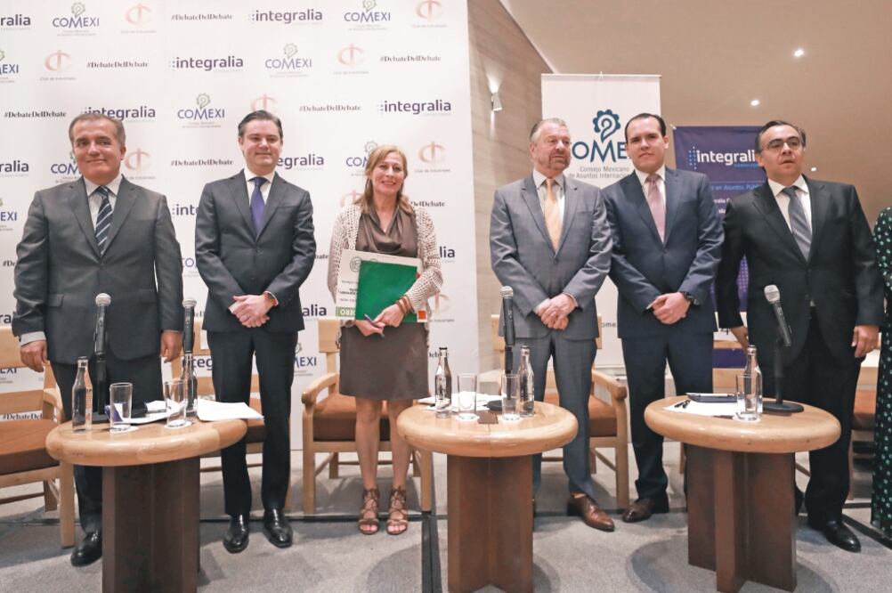 En el postdebate organizado por Comexi e Integralia en el Club de Industriales participaron los coordinadores de campaña Aurelio Nuño, Tatiana Clouthier, Jorge Castañeda, Rodrigo Ocampo y Fausto Barajas (ALEJANDRA LEYVA. EL UNIVERSAL)