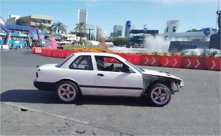 Un Tsuru tuneado apareció en el Show Run de Checo Pérez en Guadalajara