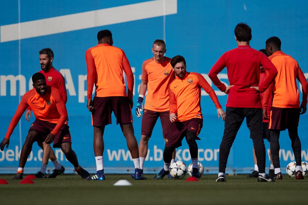 El delantero argentino del FC Barcelona, Leo Messi, durante el entrenamiento que realiza el Barça para preparar el partido que disputarán mañana ante la AS Roma (EFE/Alejandro García)