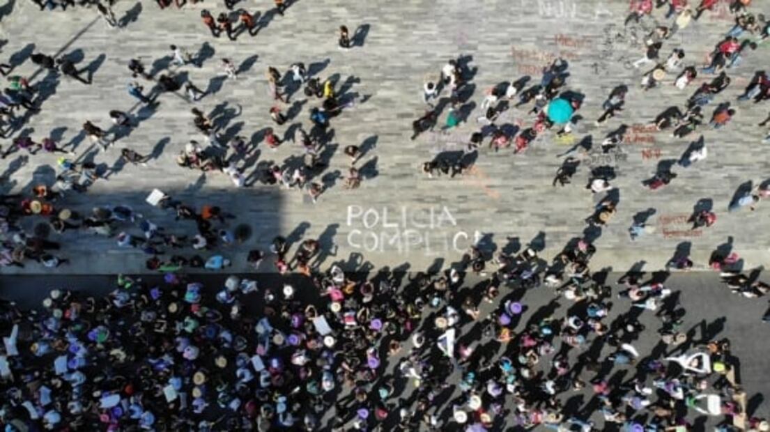 La marcha del 8M vista desde dron; imagen aérea de la marea morada