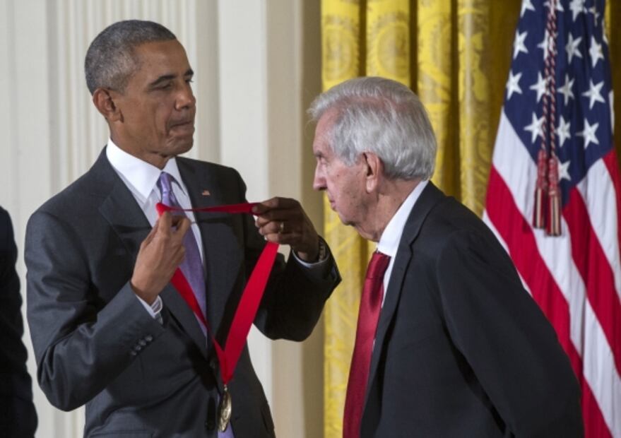 Muere Larry McMurtry, novelista que buscaba "desmitificar" al Lejano Oeste