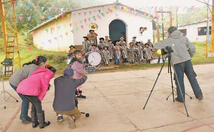 Alumno ayuujk de la UNAM busca titularse con videoclip universitario