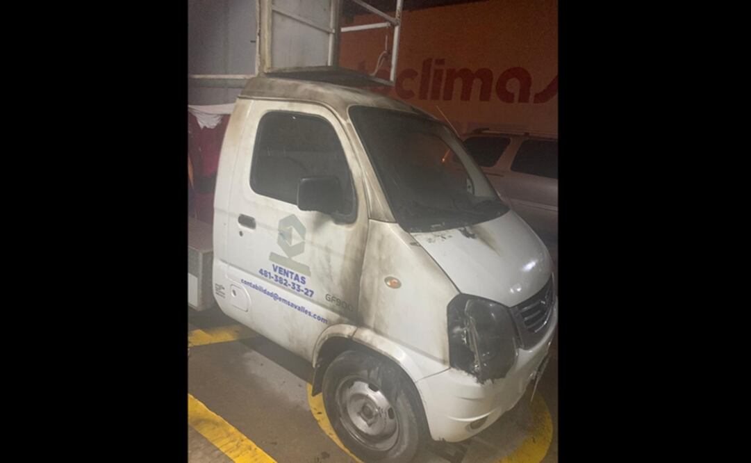 Se recibió el reporte de vehículos incendiados al exterior de las instalaciones del medio de comunicación. Foto: Emsa Valles
