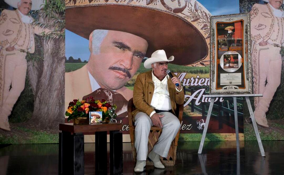 El cantante se despedirá de los escenarios mañana por la noche. FOTO: AP.