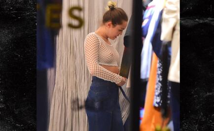 Miley Cyrus, de compras sin sostén