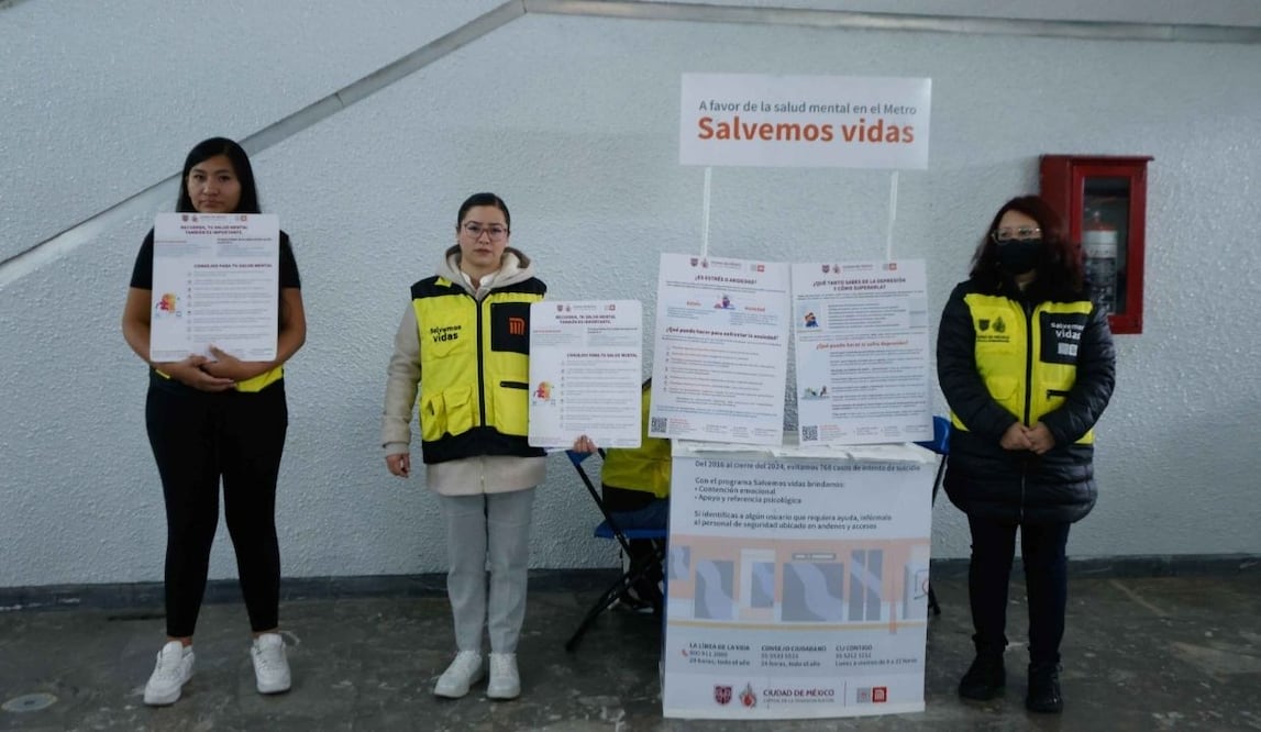 Actividades de las brigadas itinerantes del programa Salvemos Vidas, con el objetivo de acercar orientación psicológica, información y acompañamiento profesional en materia de salud mental a las personas usuarias de la red del metro. FOTO: DIEGO SIMÓN SÁNCHEZ