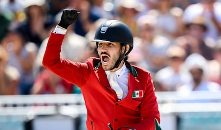 Subteniente Andrés Azcárraga gana torneo ecuestre en Hamburgo, Alemania 